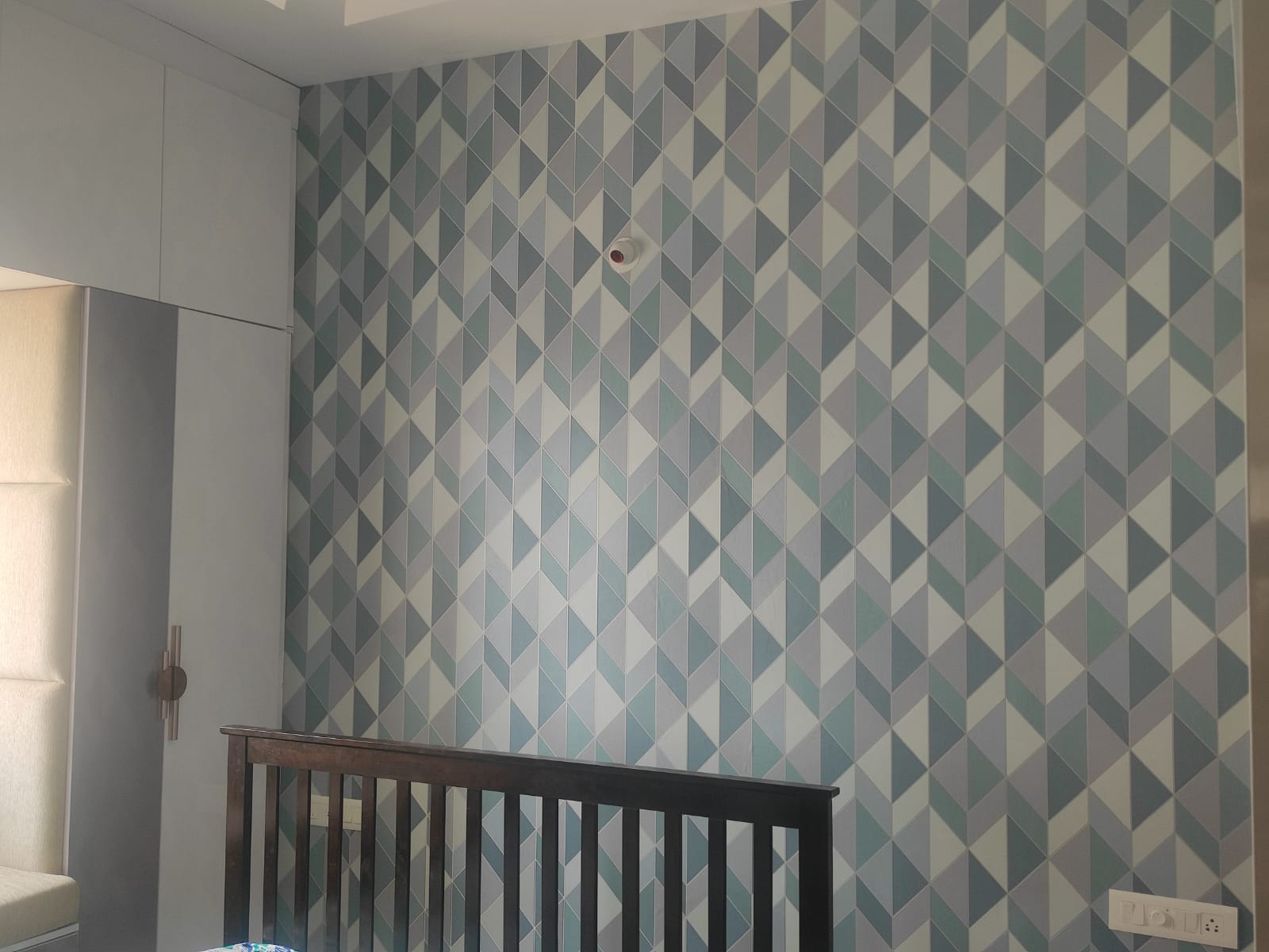 House Wallpaper vs Wall Texture vs Stencil Painting. Differences