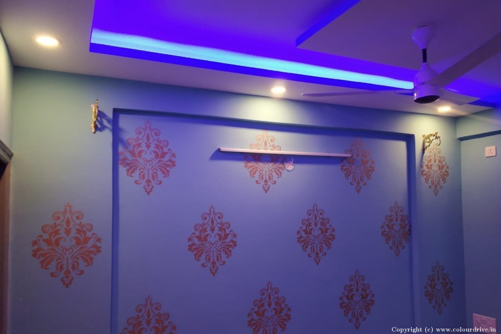 Design Red Floral Stencil Painting for Guest Bedroom