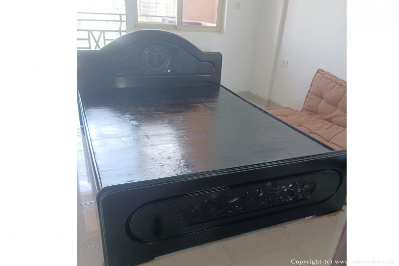 Dark Brown Wood Polish Cot Hand Polish Wood Polish for Master Bedroom