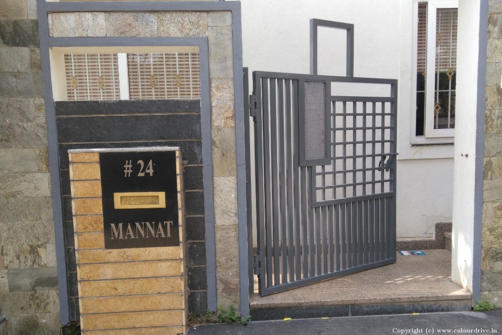 Exterior Brown Wall Paint Ideas For Small House  Metal Painting for Exterior Front